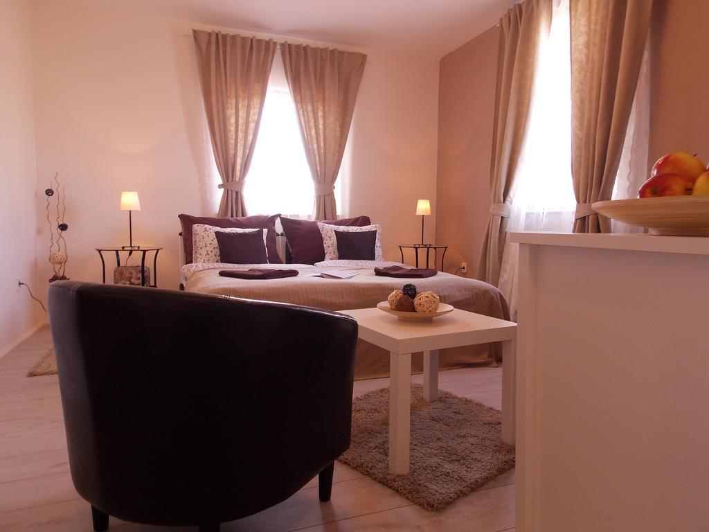 Eden Villa Apartmanhaz บาลาตอนฟือเรด ภายนอก รูปภาพ