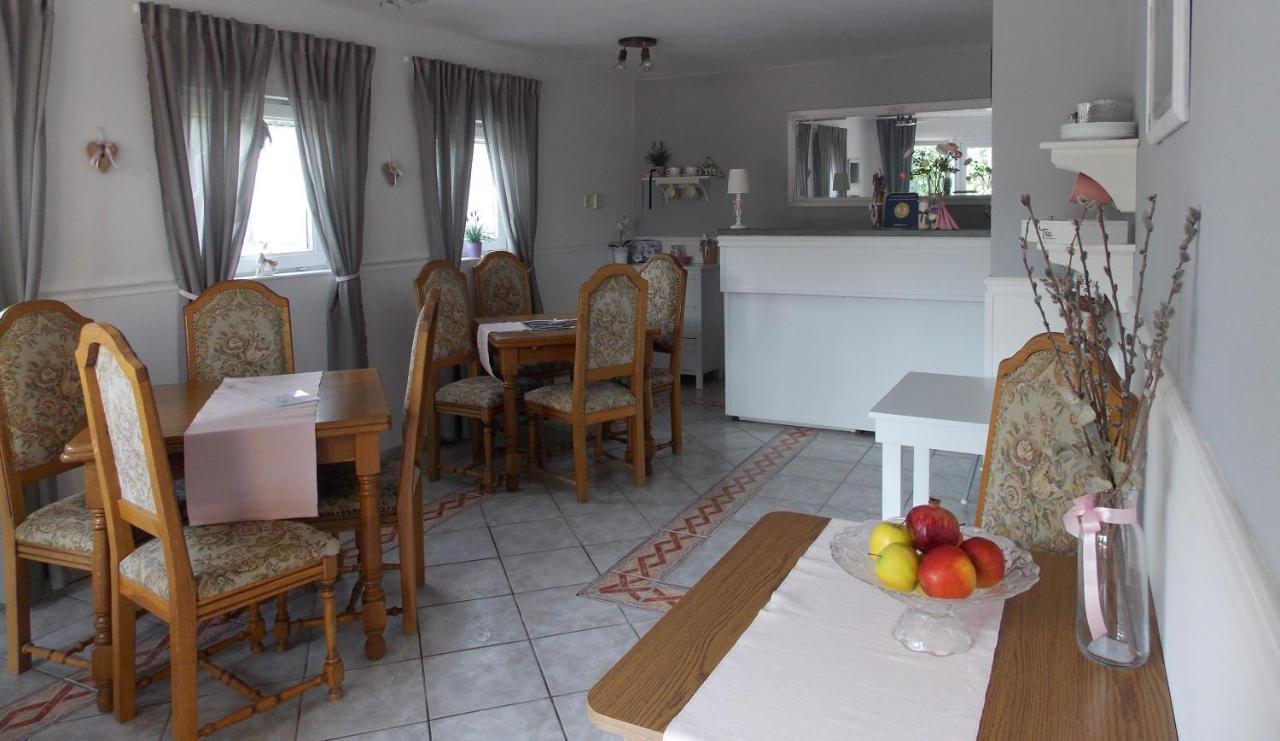 Eden Villa Apartmanhaz บาลาตอนฟือเรด ภายนอก รูปภาพ