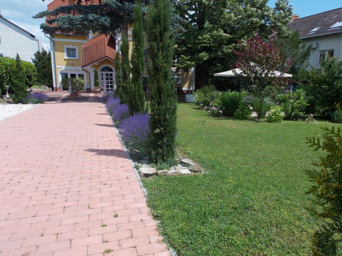 Eden Villa Apartmanhaz บาลาตอนฟือเรด ภายนอก รูปภาพ