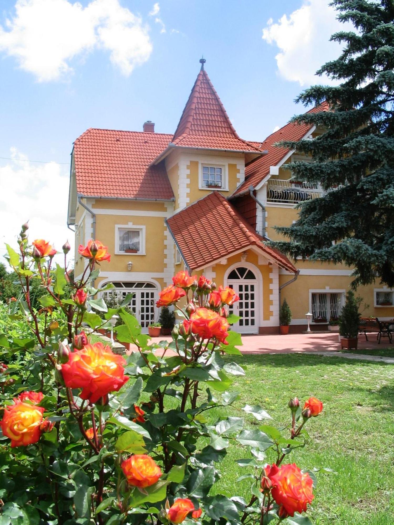 Eden Villa Apartmanhaz บาลาตอนฟือเรด ภายนอก รูปภาพ