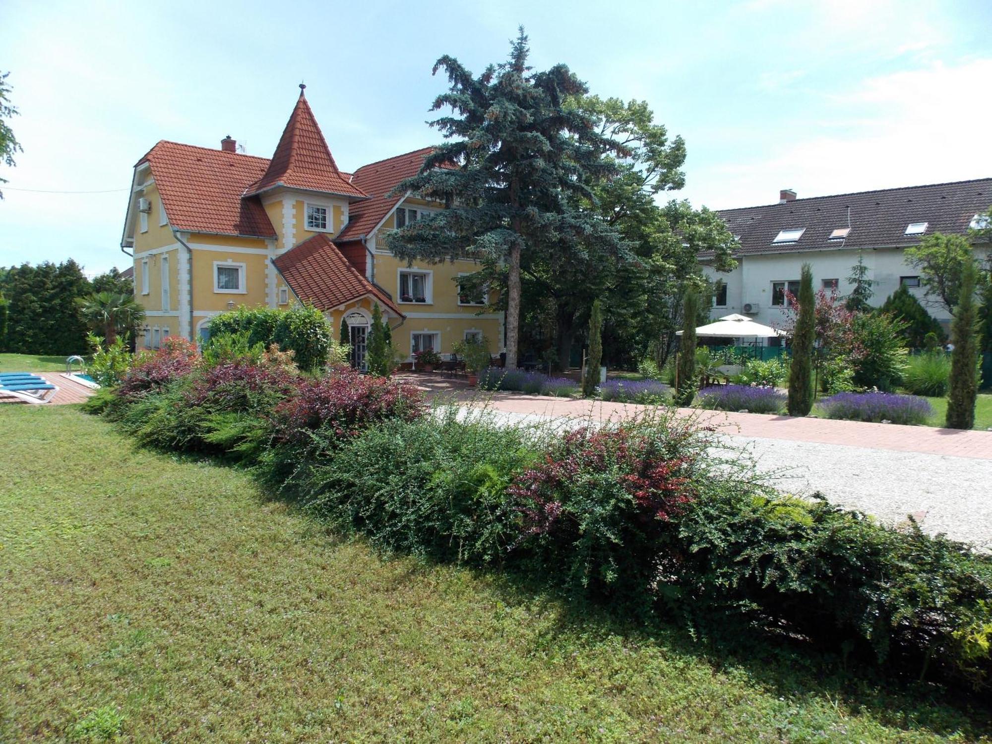 Eden Villa Apartmanhaz บาลาตอนฟือเรด ภายนอก รูปภาพ