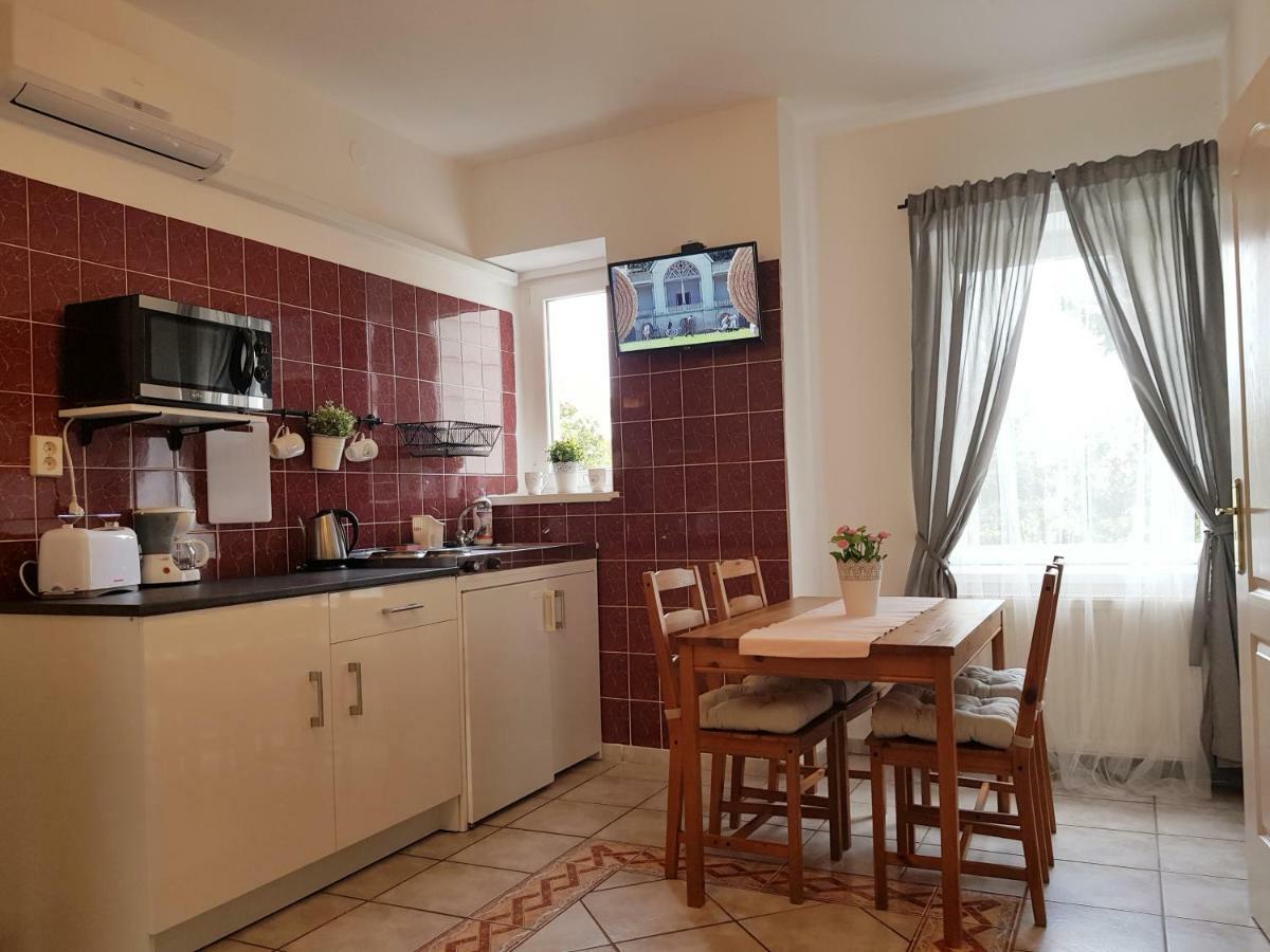 Eden Villa Apartmanhaz บาลาตอนฟือเรด ภายนอก รูปภาพ