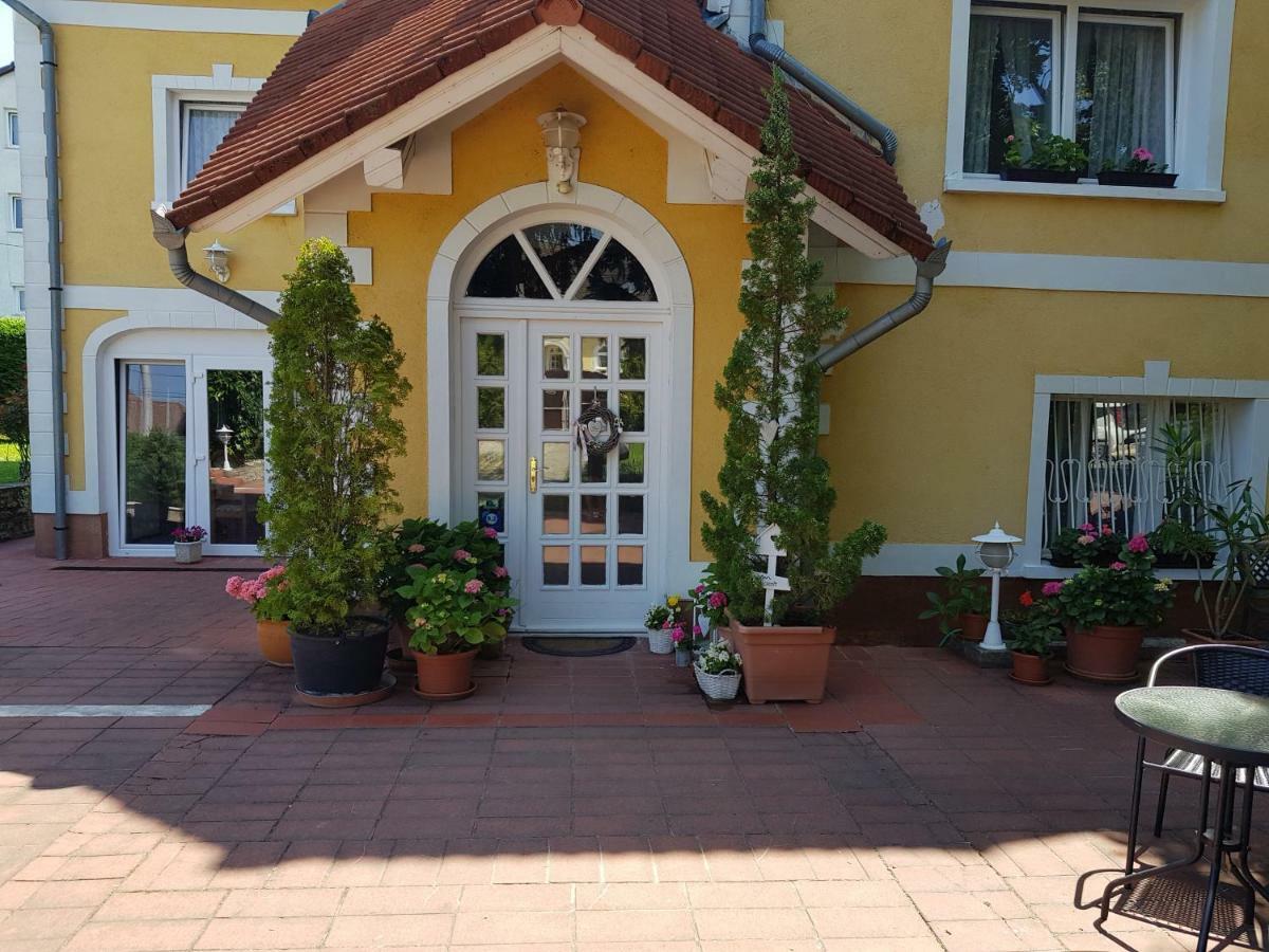 Eden Villa Apartmanhaz บาลาตอนฟือเรด ภายนอก รูปภาพ